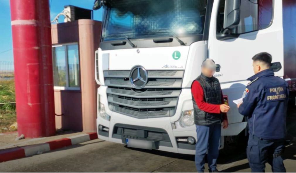 A vrut să intre în România cu un camion fără a avea acest drept