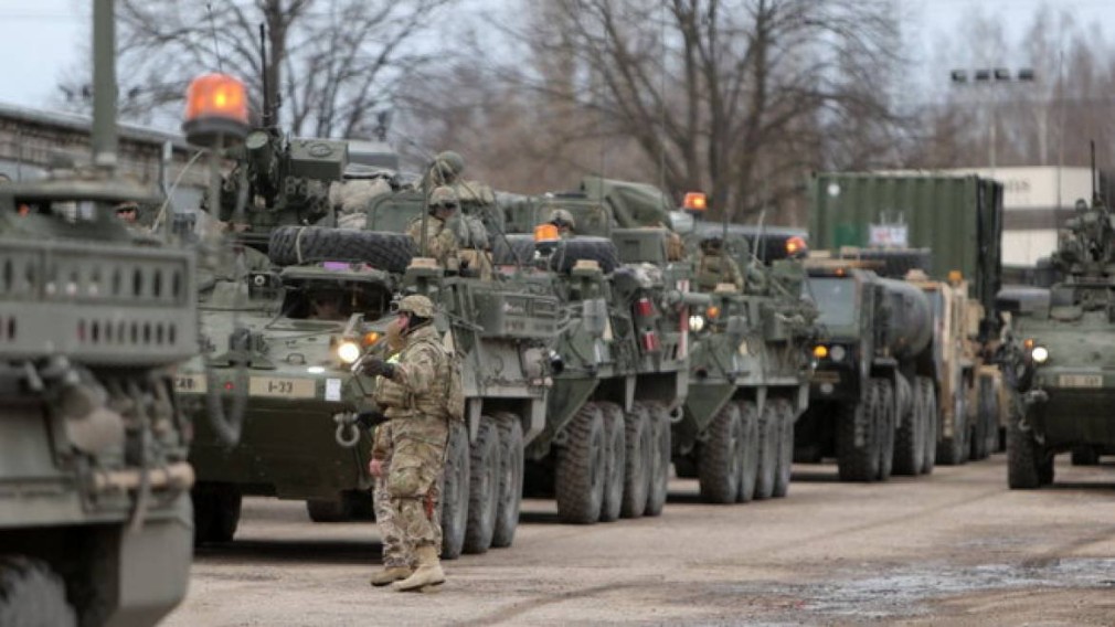 Cinci camioane militare s-au ciocnit în Ialomița, iar 2 militari au ajuns la spital
