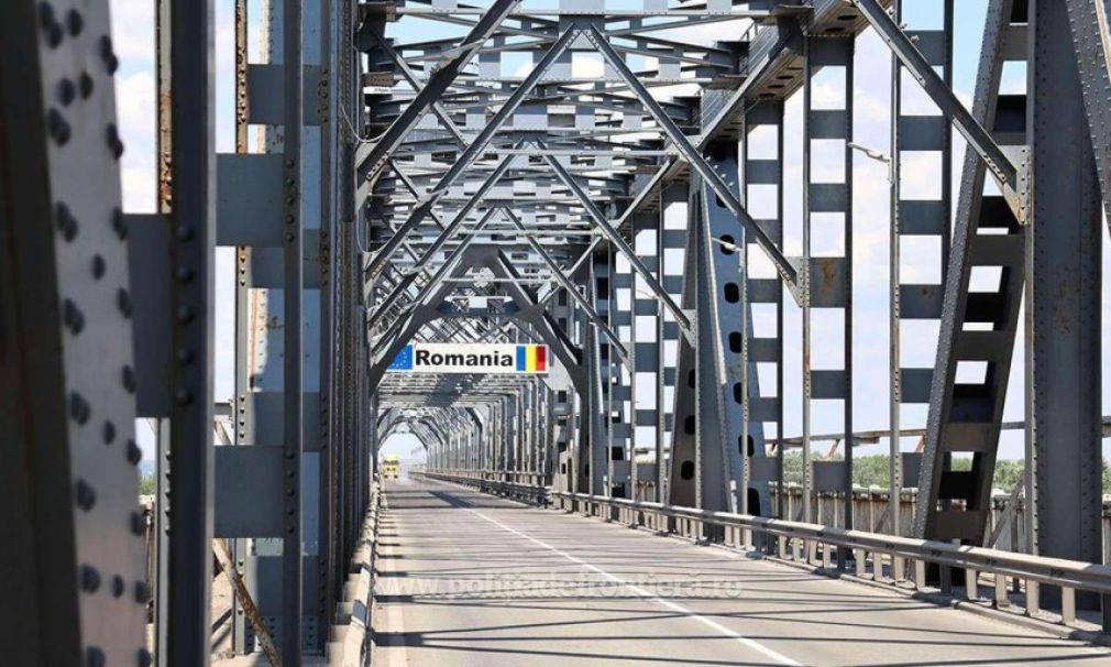 Trafic restricționat pe Podul Giurgiu - Ruse după răsturnarea unui camion