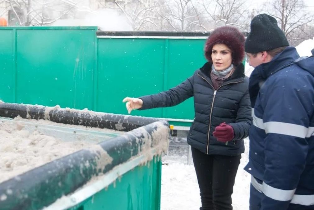 Utilajele de topit zăpadă ale Gabrielei Firea au ajuns piese de muzeu