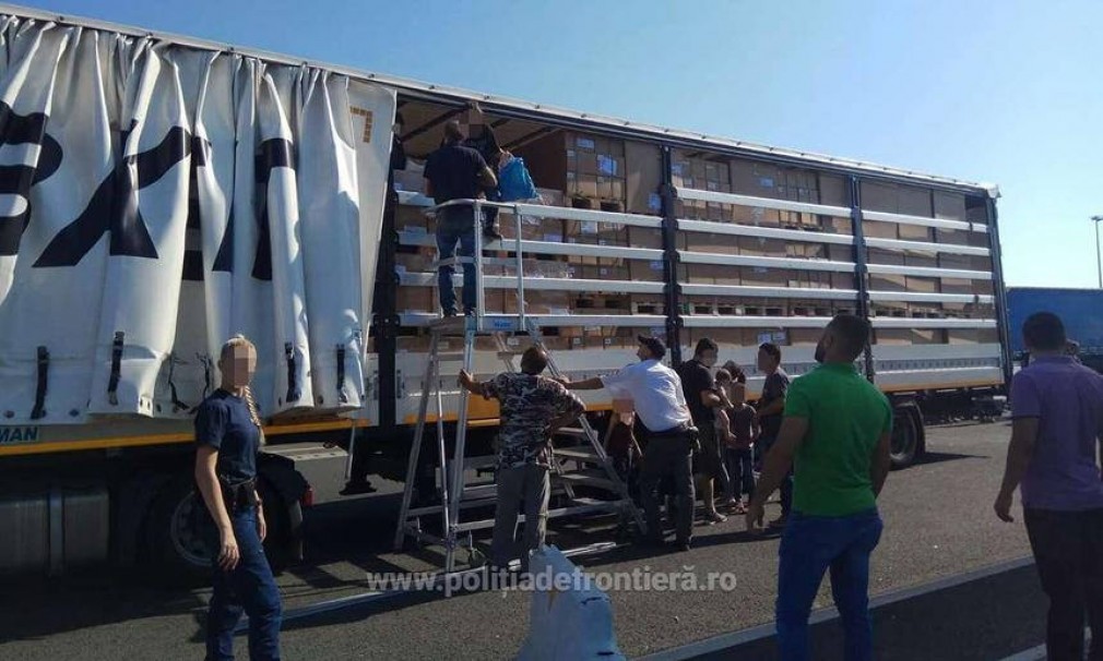 CAMION cu 42 de imigranți a forțat granița la Nădlac