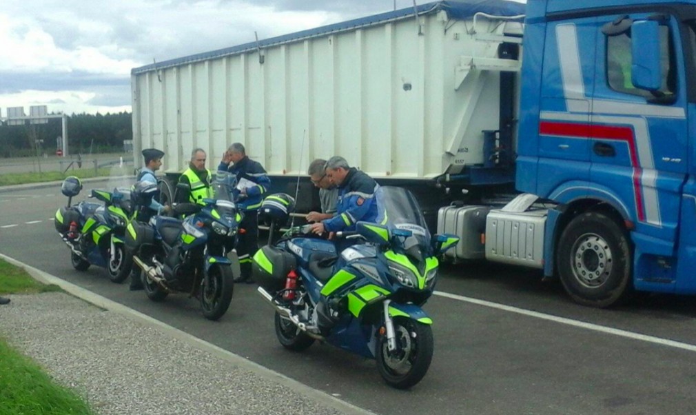 Transportatorii francezi acuză scăderea prețului pe kilometru și arată inclusiv spre România