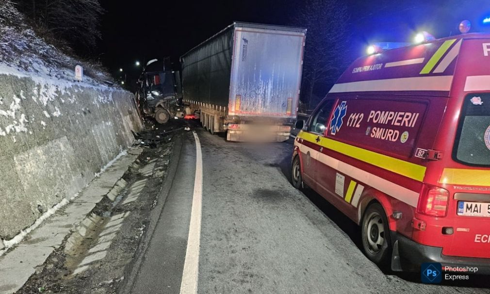 Camion s-a oprit în parapet. Capul-tractor e daună totală