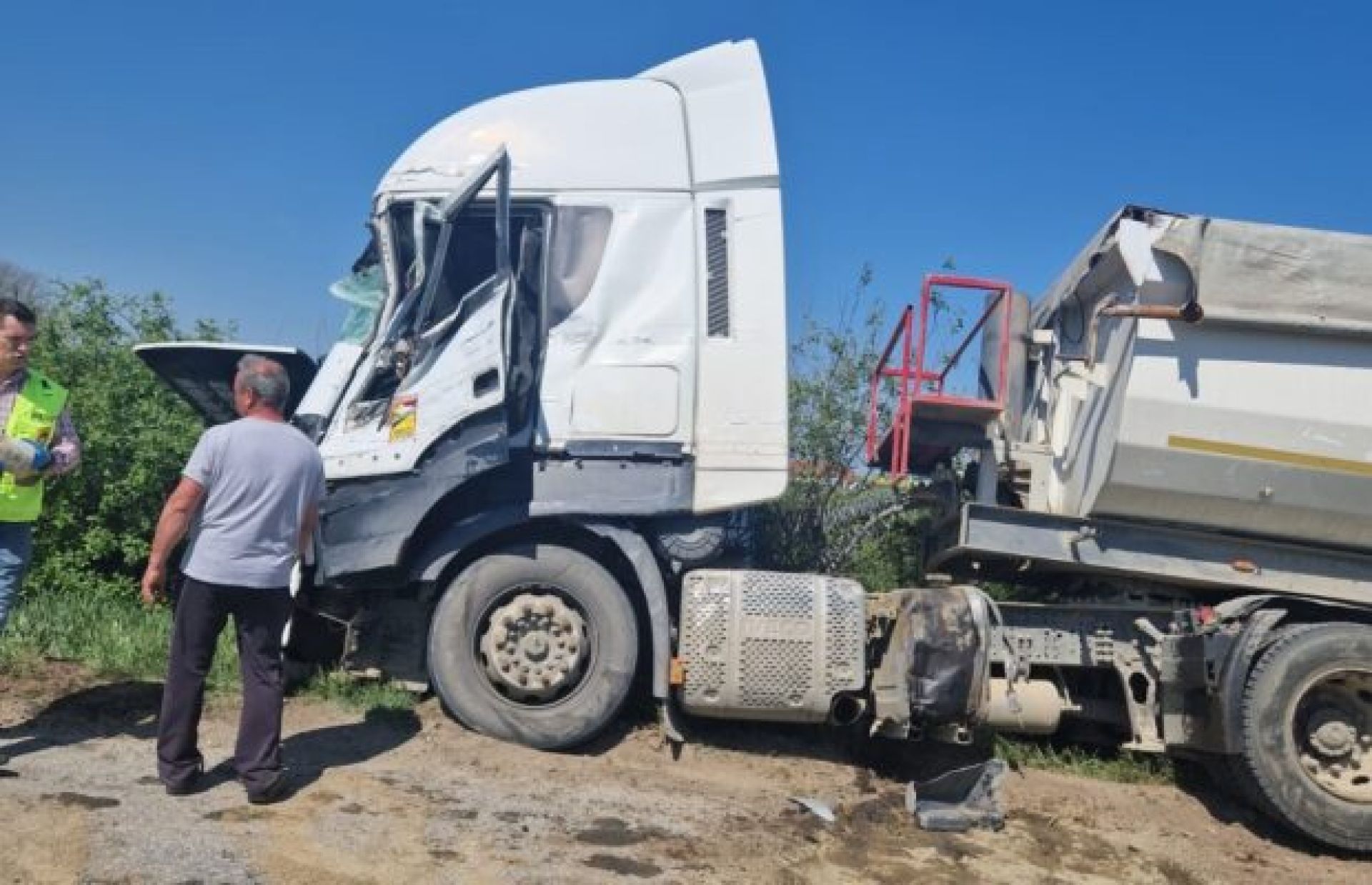 Accident violent între 2 camioane. Poliția e la fața locului