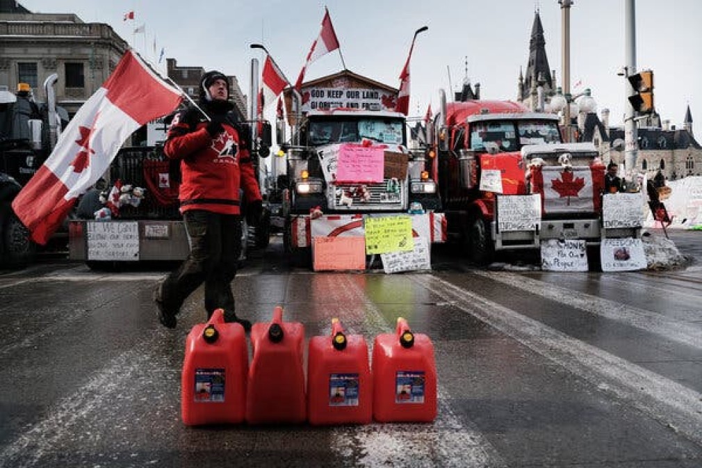 Un pod canadian, blocat de camionagiii protestatari, a fost redeschis circulației după șapte zile