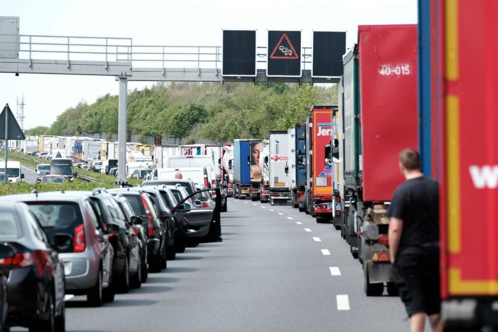 Poliția germană laudă șoferul român de TIR care a oprit un coleg cu alcoolemie 4 la mie