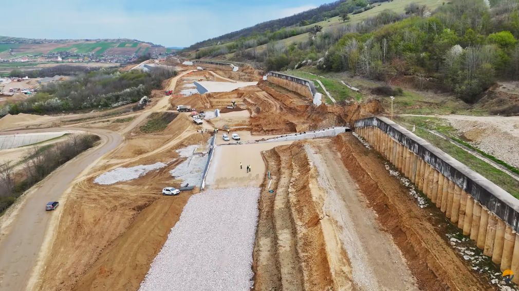 Tronsoane din Autostrada Moldovei și Autostrada Unirii, de 6 miliarde euro, blocate. Se pot pierde banii?