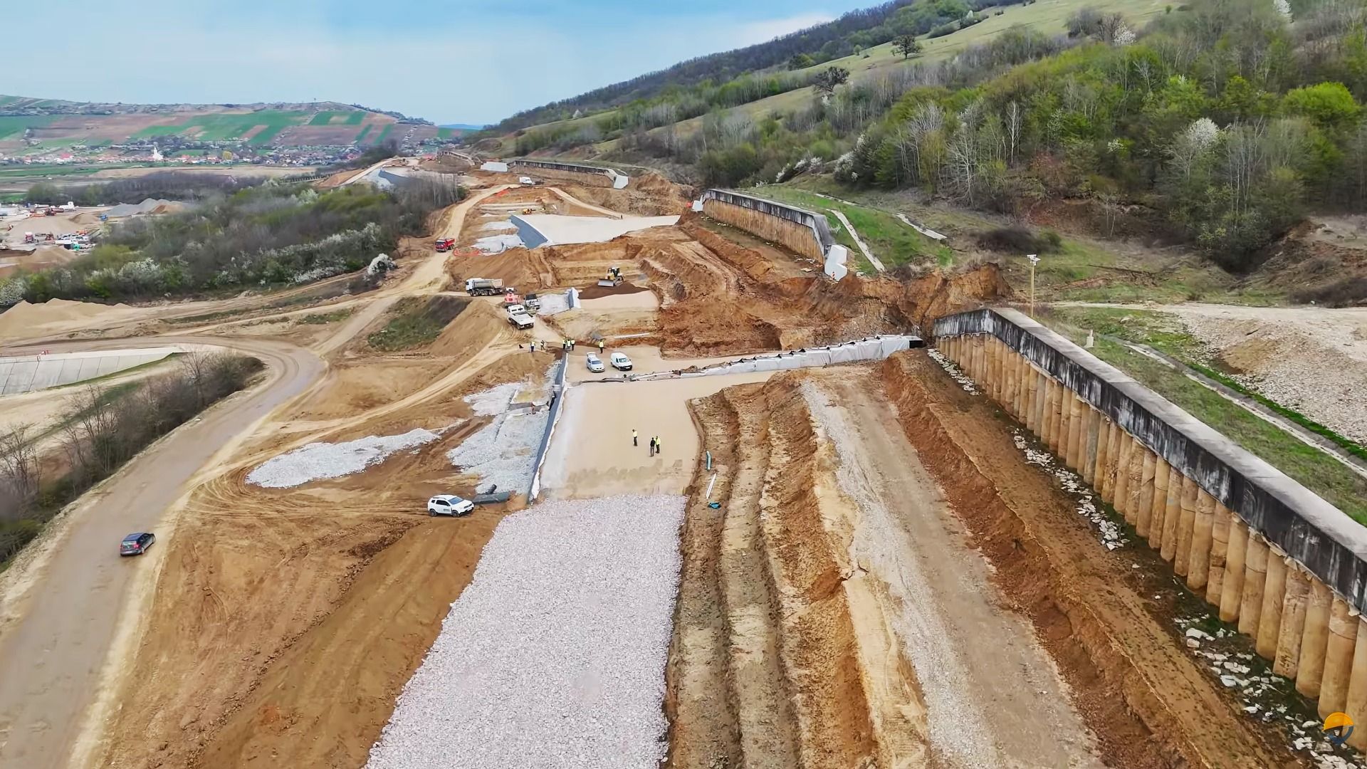 Tronsoane din Autostrada Moldovei și Autostrada Unirii, de 6 miliarde euro, blocate. Se pot pierde banii?