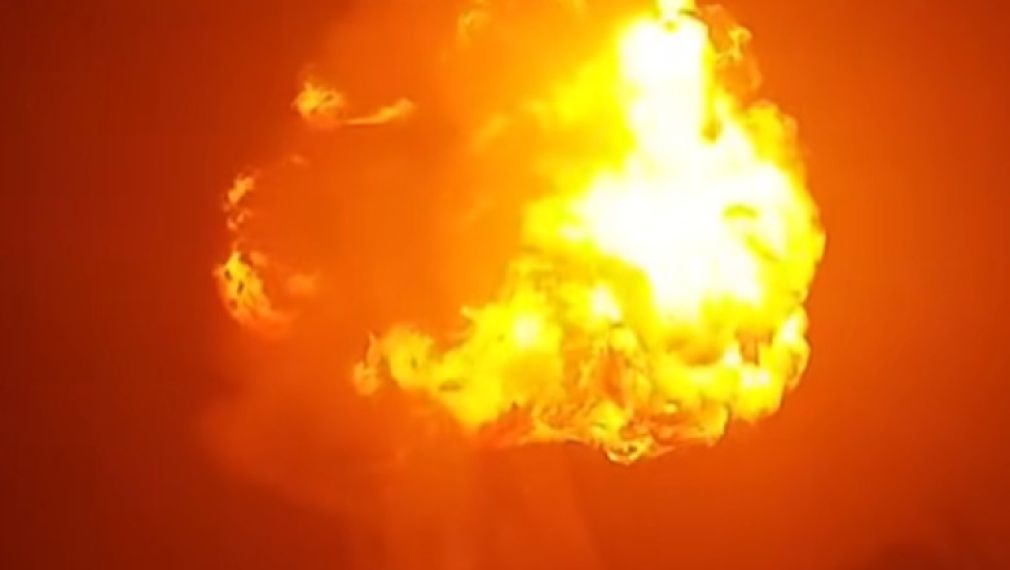 VIDEO Momentul în care o cisternă a explodat pe autostradă, după ce s-a ciocnit cu un camion