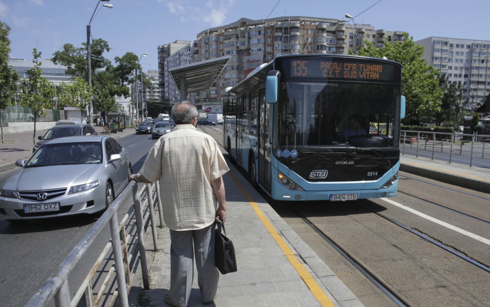 Autobuzele nu vor mai circula pe calea de rulare a tramvaielor, în Bucureşti