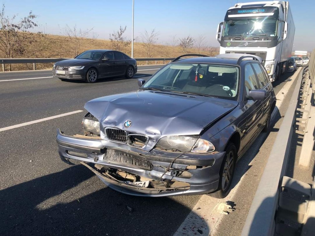 Accident în lanț, cu un camion implicat, pe autostrada spre Timișoara