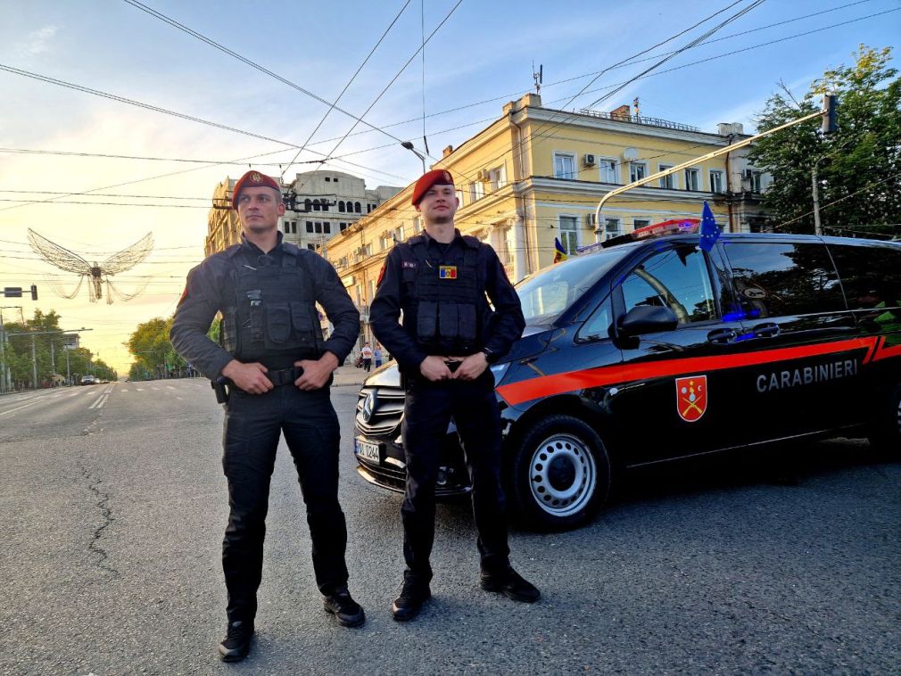 2 români prinși la furat motorină din camion au vrut să mituiască poliția