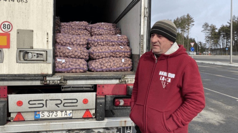 Viața unui șofer de camion blocat la granița dintre Polonia și Belarus