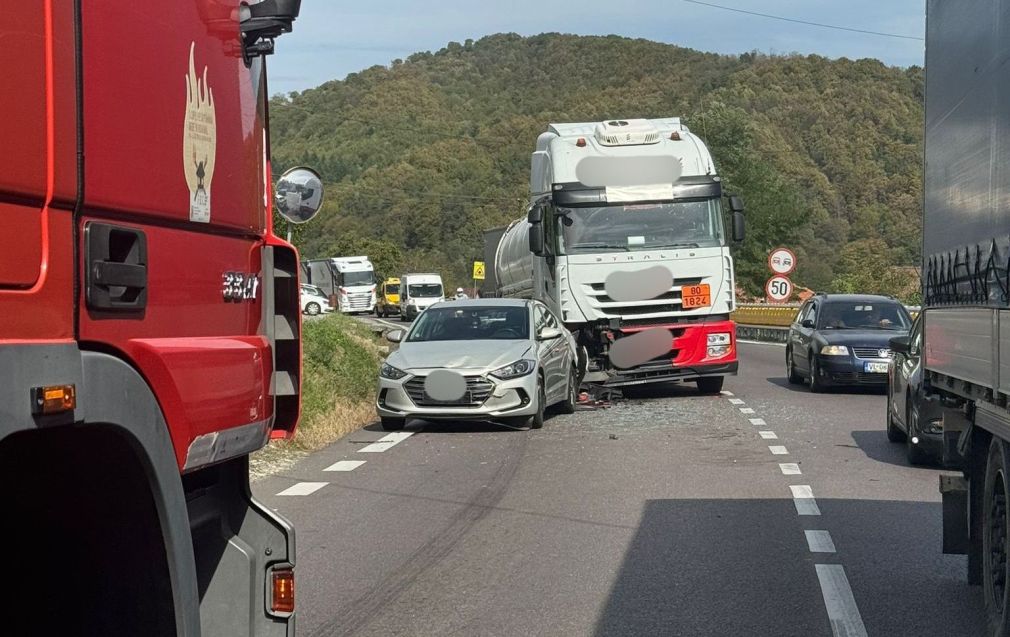 Accident cu o cisternă și 2 mașini pe DN7