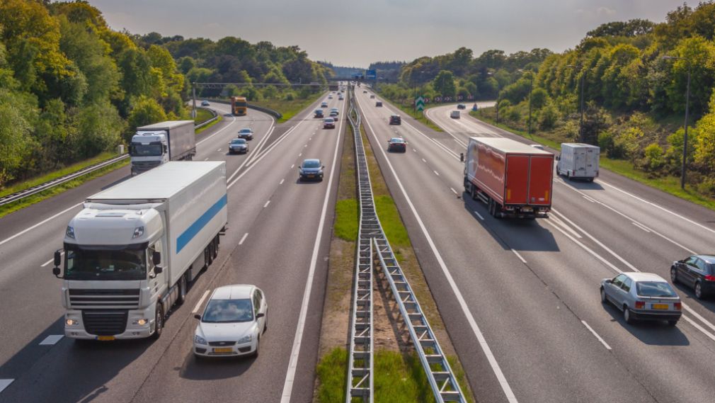 UE încetinește investițiile în infrastructură. Și asta îi costă pe transportatori