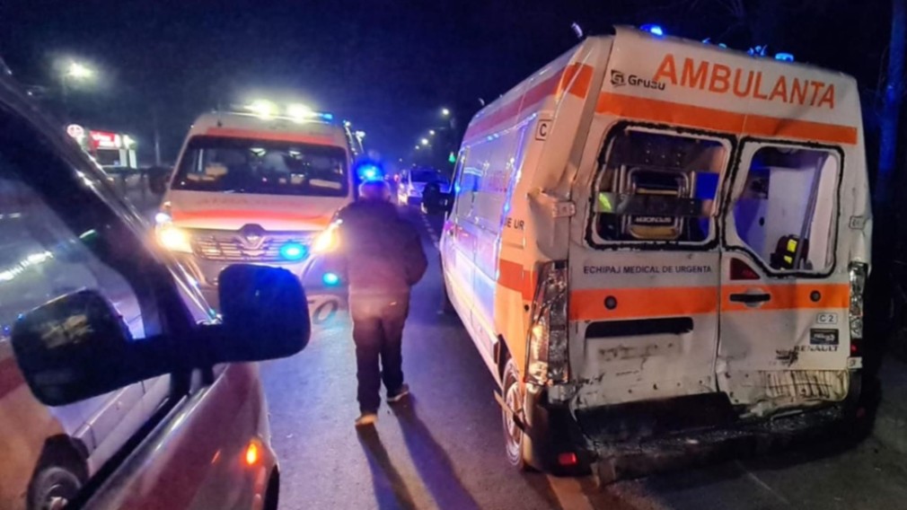 Copil omorât pe trecerea de pietoni de o ambulanță tamponată de camion