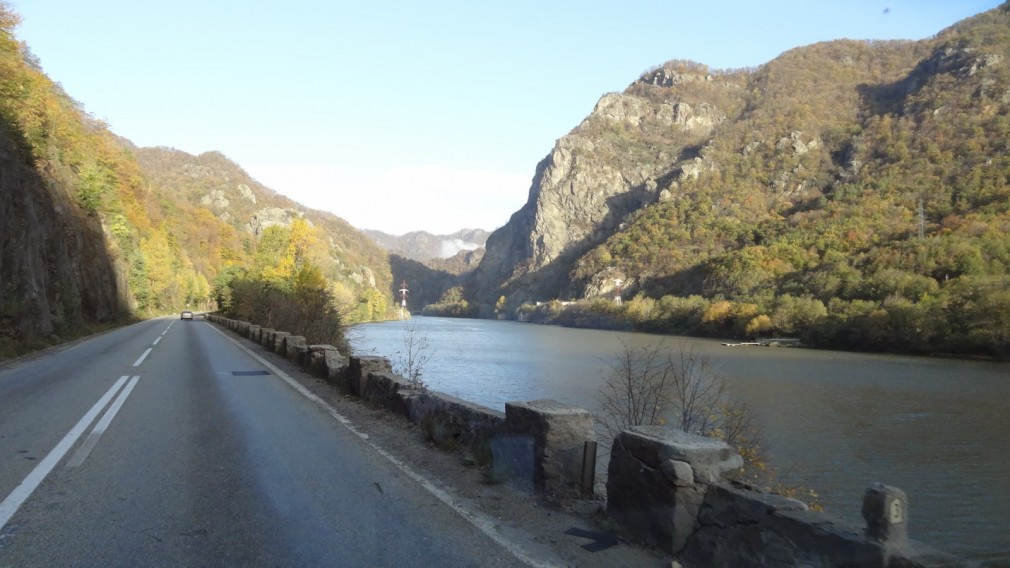 Restricțiile de circulație pe Valea Oltului continuă până pe 15 noiembrie !