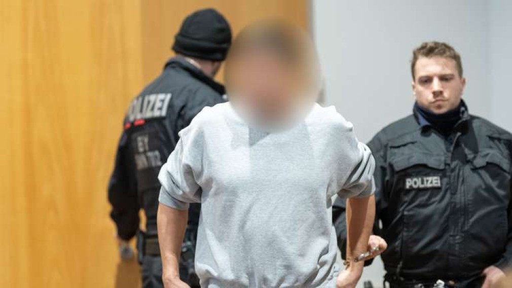 Germania. 4,5 ani închisoare pentru șoferul român care arunca cu pietre din cabina camionului