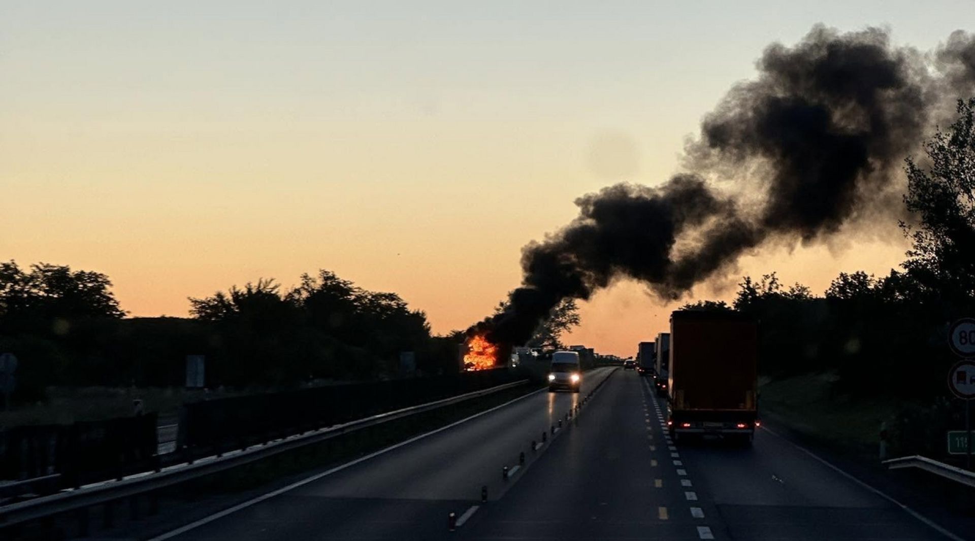 Carnagiu în Ungaria, pe autostradă. 8 morți după ce un camion a intrat în alte mașini