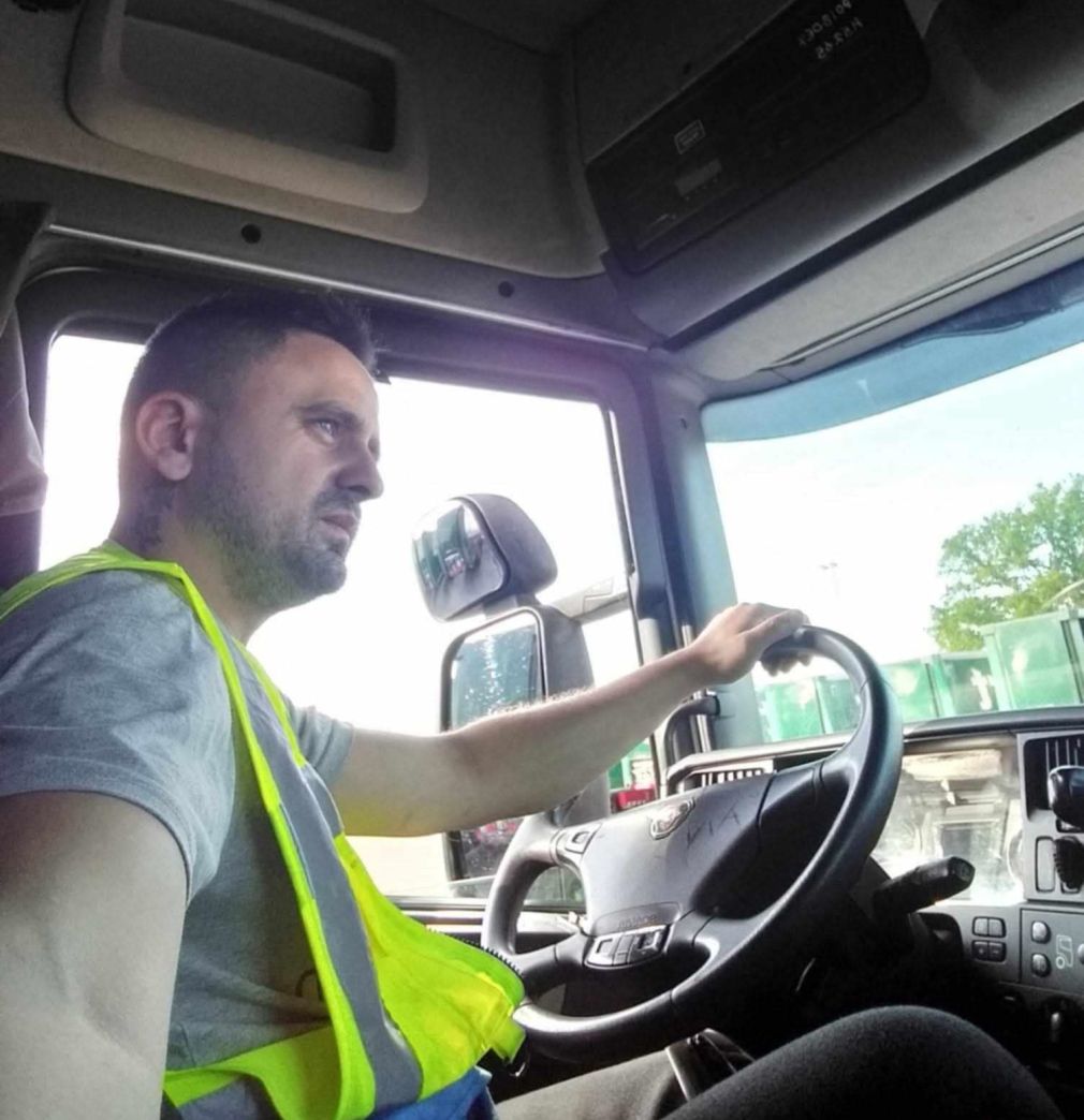 Un șofer de camion a renunțat la salariul foarte mare din Anglia și s-a întors acasă