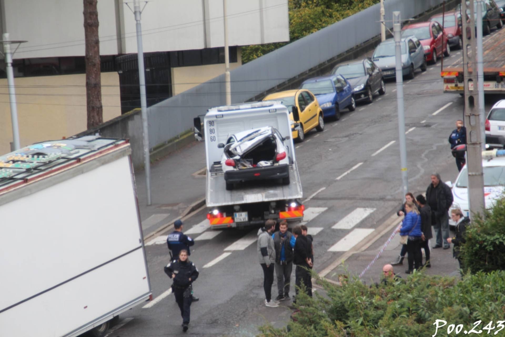 O femeie lovită MORTAL de un CAMION în București