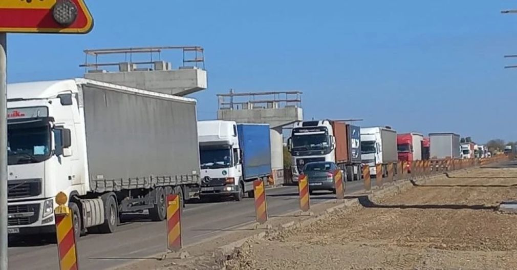 Un camion stricat în drum blochează Centura Capitalei. Coloana este de 5 km