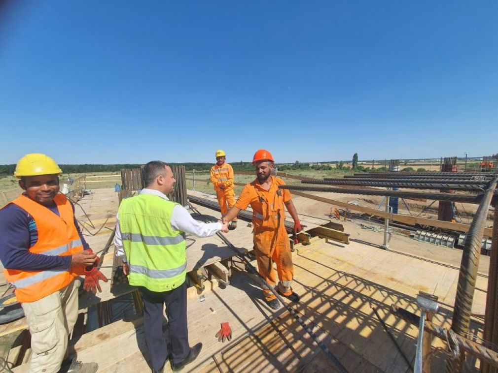 Lotul 3 Nord al Autostrăzii Bucureștiului a ajuns doar la 50%. Chinezii contruiesc ca melcul