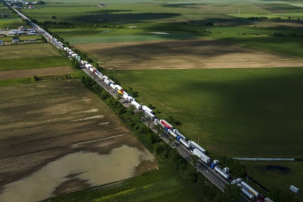 Guvernul Bulgariei încearcă să preia controlul asupra parcărilor de camion de la granițele cu România