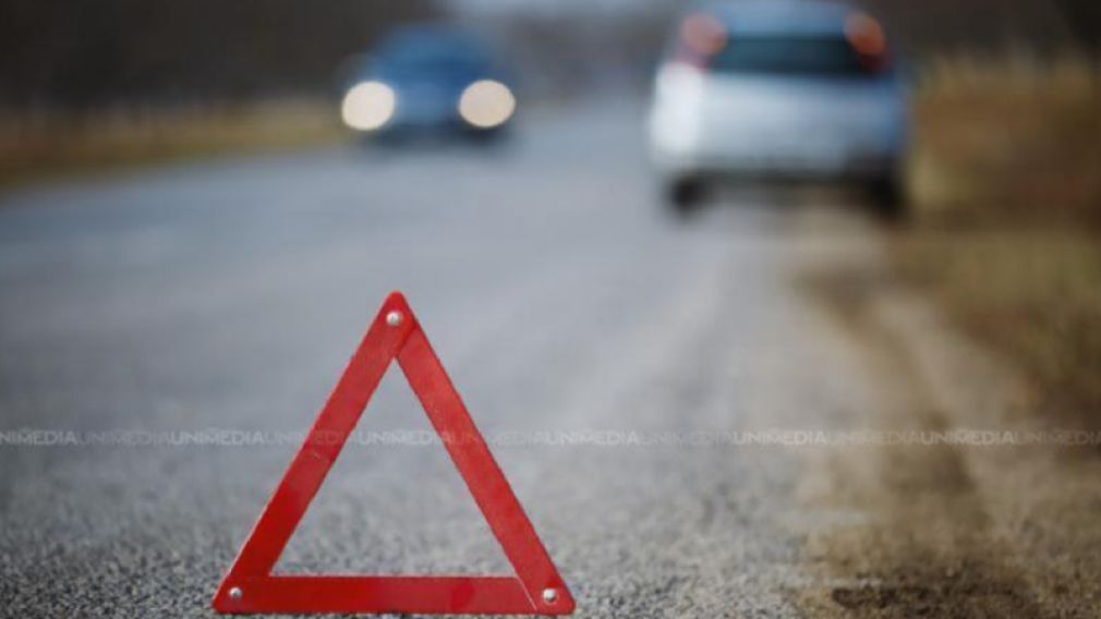 Pieton, lovit mortal de un camion, iar un bărbat, strivit de un tren