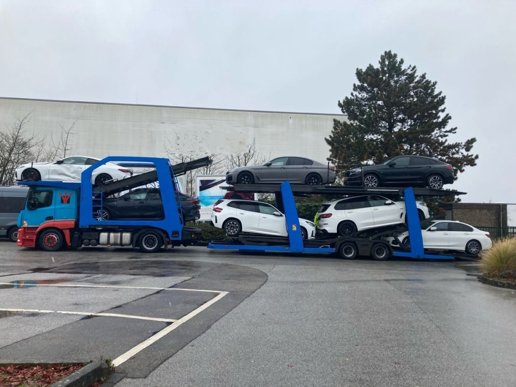 O autoutilitară din România găsită cu 18 defecte. Poliția a imobilizat-o