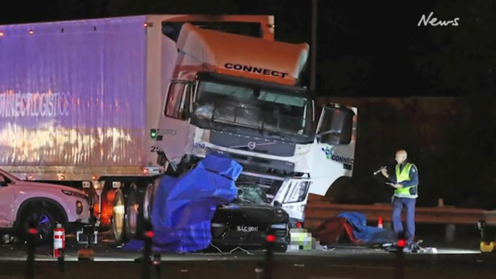 VIDEO. Tragedie - un camion a intrat într-un punct de control: patru polițiști uciși în accident