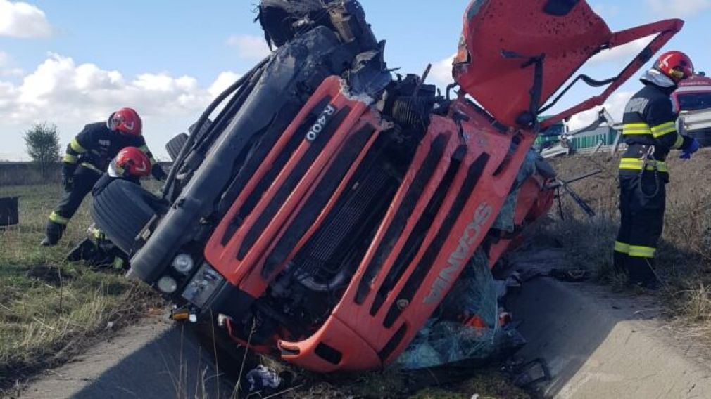 Camion, răsturnat pe Autostradă