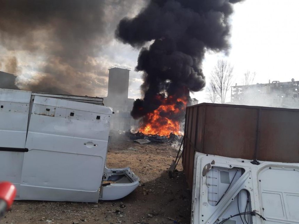 Incendiu la o autoutilitară care transporta 500 de kilograme de baterii de telefon