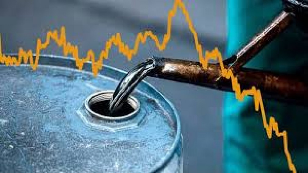Prețul petrolului s-a prăbușit. Prețul motorinei rezistă