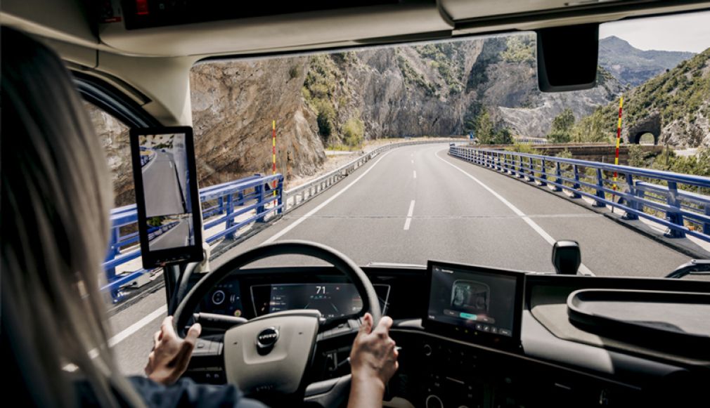 Volvo Trucks lansează o variantă actualizată a Direcției Dinamice Volvo, pentru creșterea siguranței