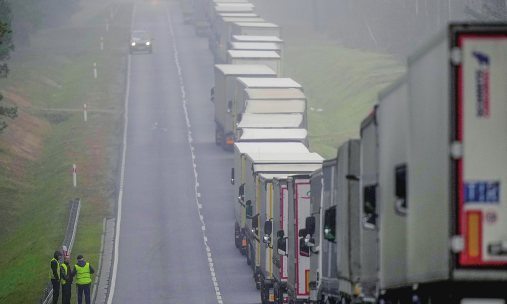 VIDEO Punctul de frontieră al Europei unde șoferii de camion așteaptă și 40 de ore