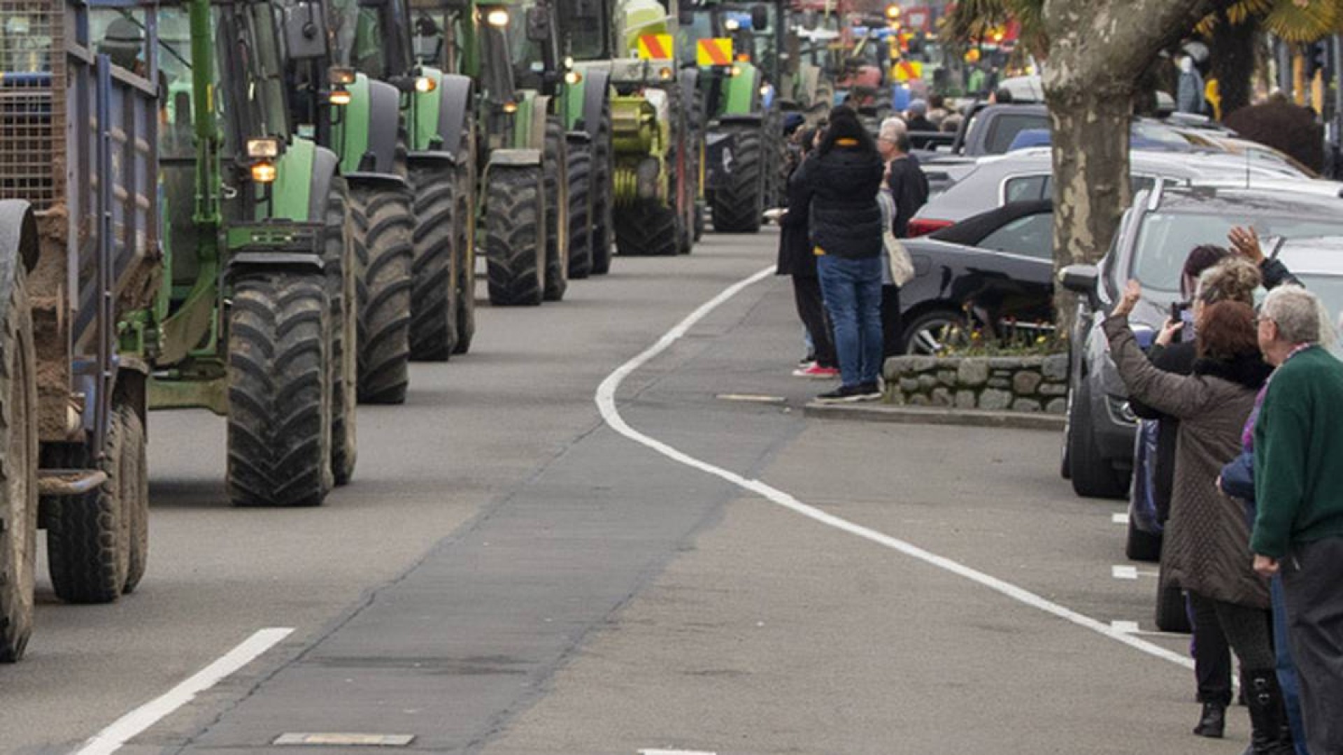 ATENȚIONARE! Fermierii români vor bloca un punct de trecere a frontierei cu tractoare