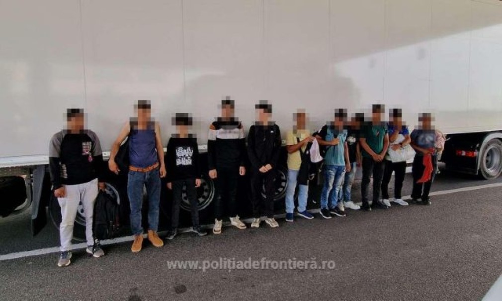 11 migranţi găsiţi ascunşi într-un camion la PTF Nădlac ll