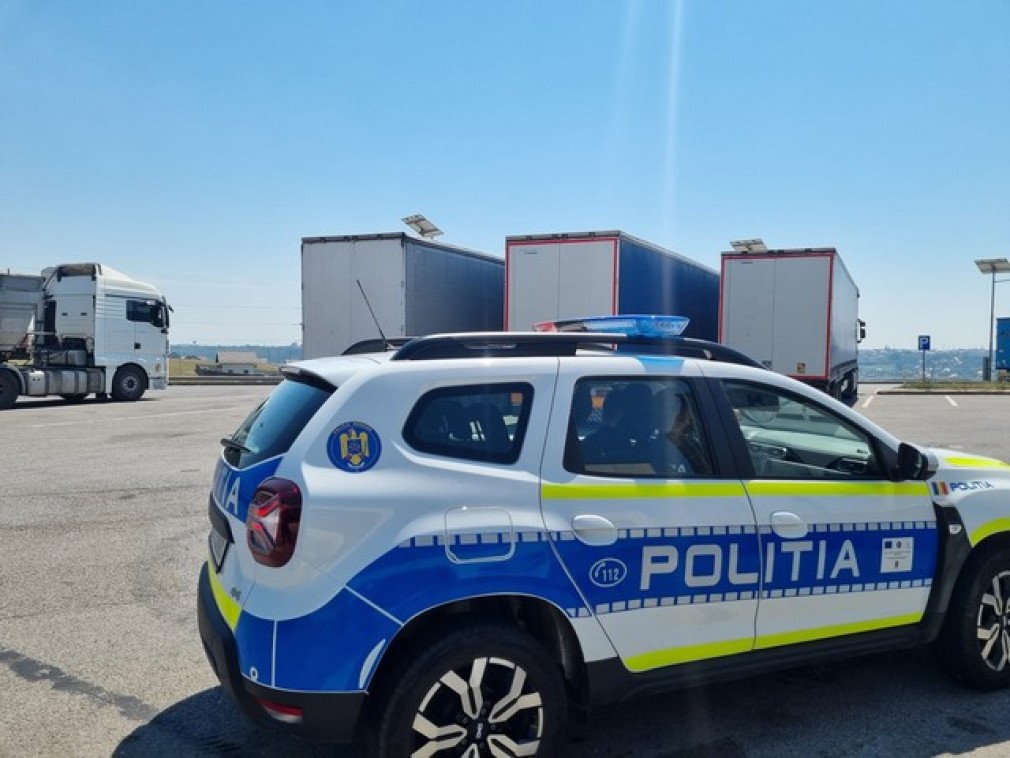 Polițiștii suceveni i-au invitat ”la o apă” pe șoferii de camion opriți prin parcări