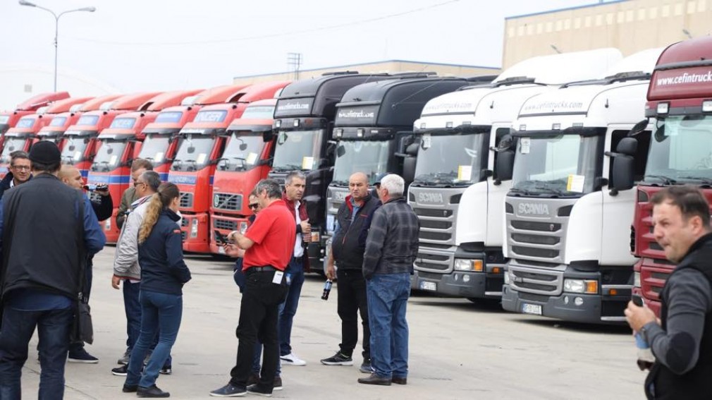 Creştere cu peste o treime a cererii de autovehicule comerciale rulate, în România