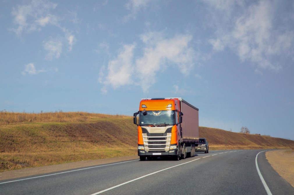 Un șofer de camion a murit, iar 850.000 de gospodării fără curent electric în Franța