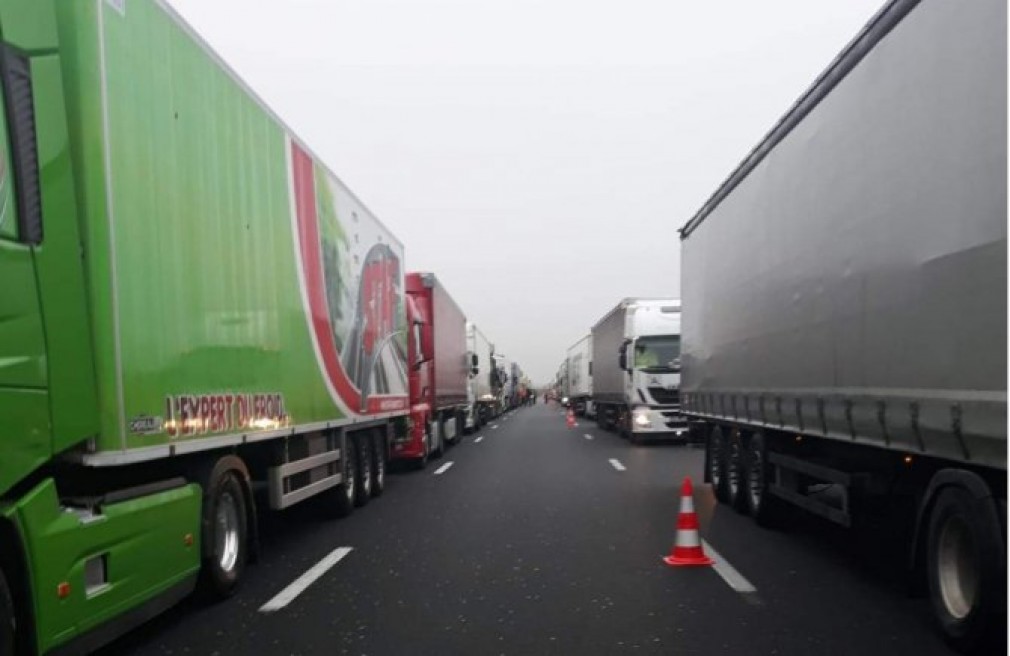 1.700 de euro amendă pentru un șofer român de camion care avea magnet pe tahograf