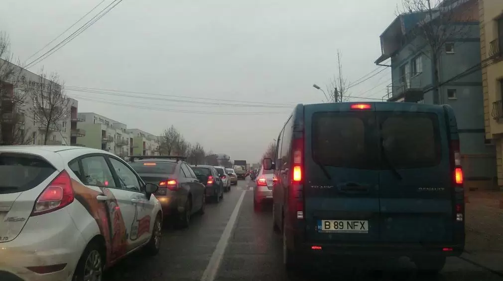 EXCLUSIV. Imaginea RUŞINII NAŢIONALE. Cozi, zilnice, de kilometri la intrarea în Bucureşti