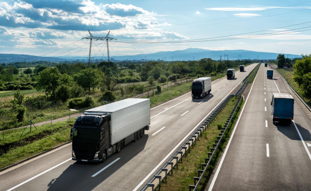 Un studiu evidențiază provocările cu care se confruntă industria europeană de camioane