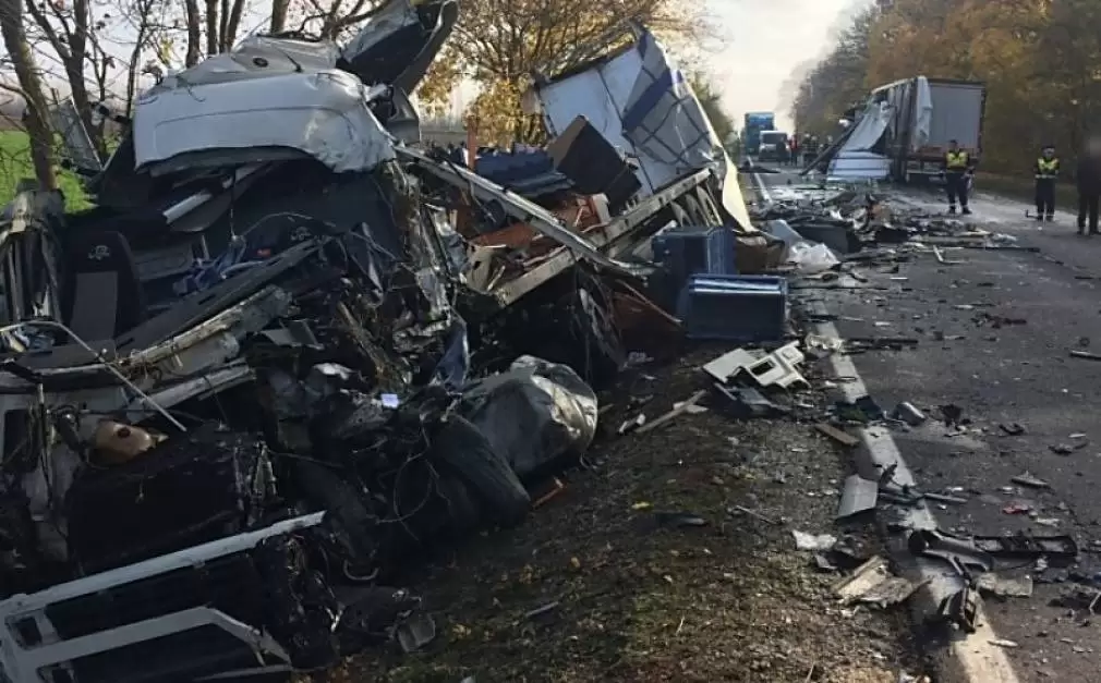 VIDEO&FOTO. Doi șoferi de camion, morți într-un accident în Ungaria. Unul era român