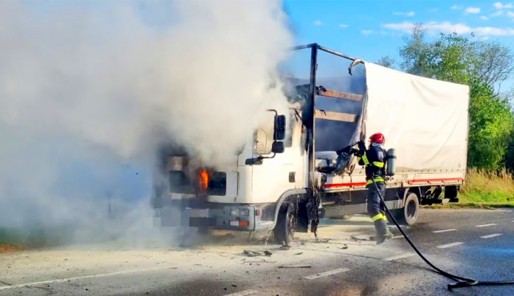 Alba. Un camion a luat foc pe DN 7