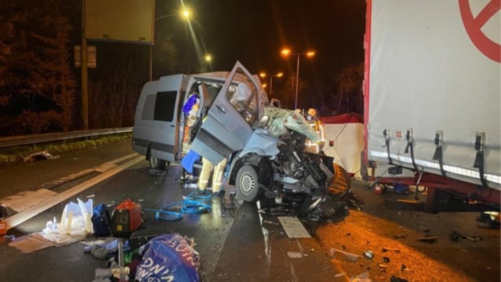 Belgia. Șofer român, mort la volan după ce a intrat cu viteză într-un camion