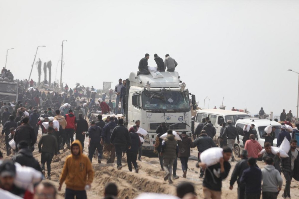 5 morţi, 3 în camioanele care au adus ajutoare în Gaza, alţi 30 de oameni au fost răniţi