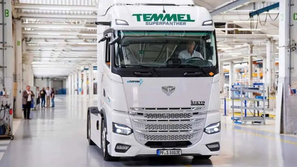 Producătorii chinezi de camioane construiesc acum vehicule electrice în Europa