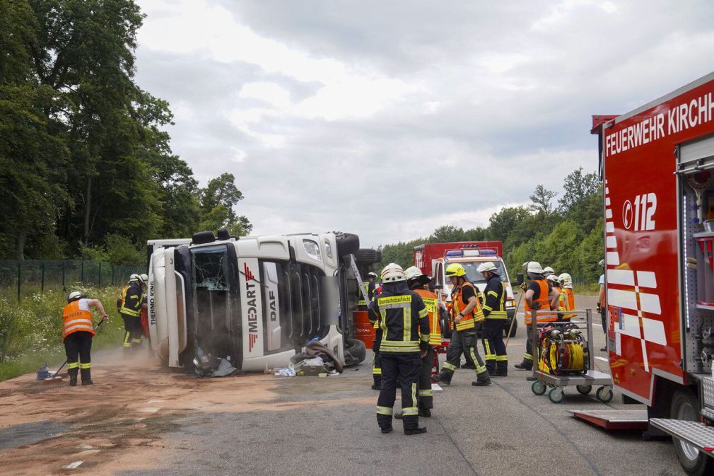 Șofer român de camion, în stare gravă. S-a răsturnat cu camionul în Germania